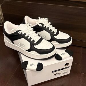 ALO Yoga Recovery Sneakers